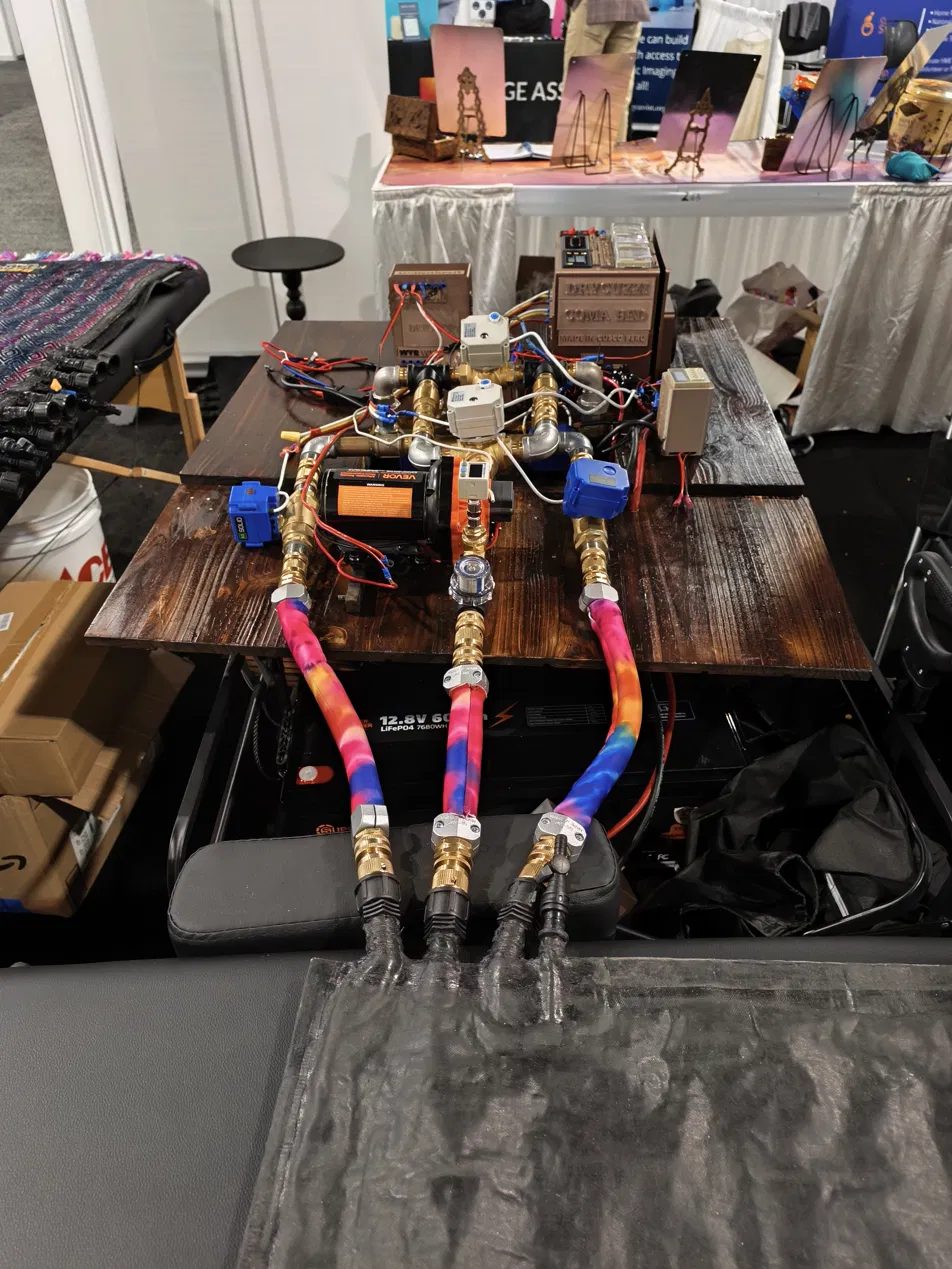 Drycuzzi control manifold feeding the hydrotherapy blanket